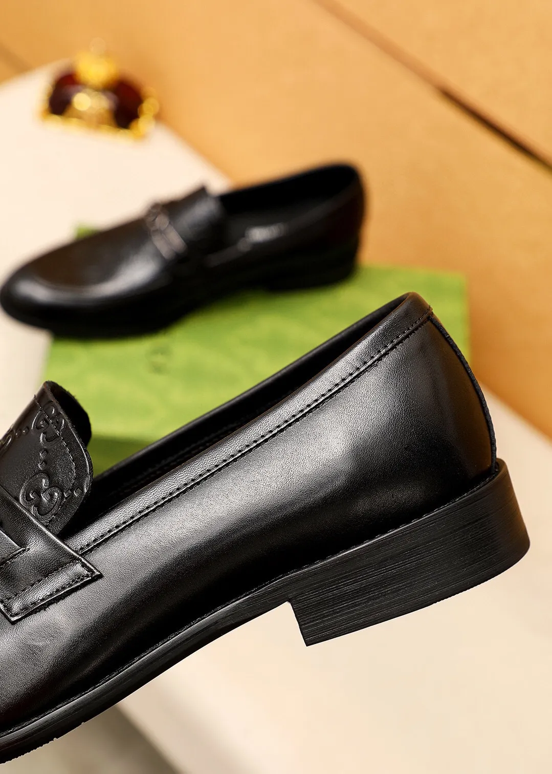 Men's shoes 💰400 💐 Product trademark: GUCCI "Gucci" casual leather shoes Regular size: 39-44 (38.45.46🉑️Customized) Product materials: Selected imported first-layer calfskin embossed upper + luxury hardware buckle, imported 🐑 sheepskin lining. Strong three-dimensional visual effect, original combination outsole Color: 1⃣️color optional